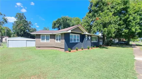 Exterior - 805 Walnut St, Chetopa, KS 67336 photo 2 of 7