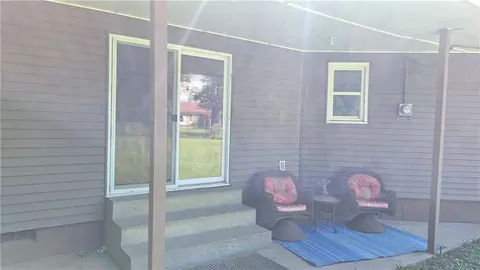 Exterior - 805 Walnut St, Chetopa, KS 67336 photo 5 of 7
