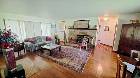 Living - 805 Walnut St, Chetopa, KS 67336 photo 1 of 1