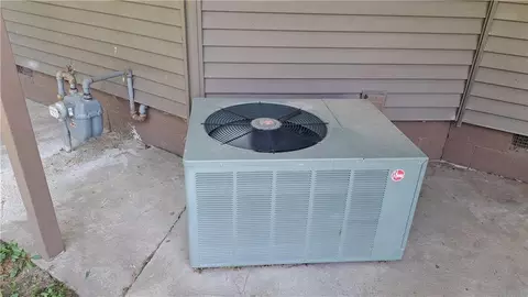 Exterior - 805 Walnut St, Chetopa, KS 67336 photo 3 of 7