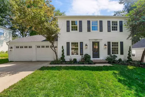7607 Fairway St, Prairie Village, KS 66208