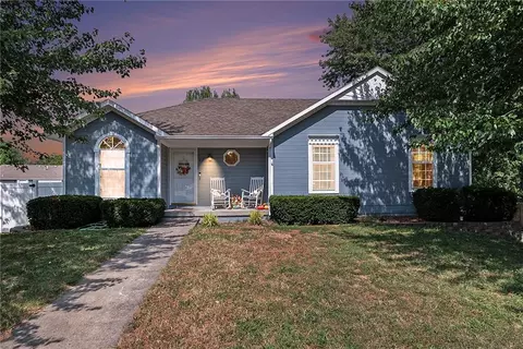 617 Cantebury Dr, Warrensburg, MO 64093