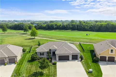 22513 E 43rd St Ct, Blue Springs, MO 64015