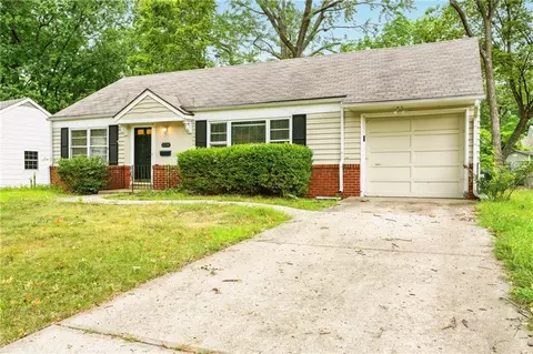 2318 W 79th St, Prairie Village, KS 66208