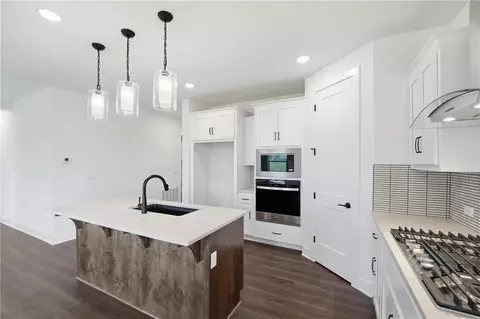 1820 Woodward Cir, Raymore, MO 64083