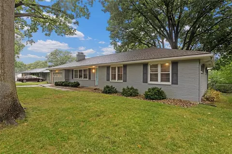 6800 W 66th St, Overland Park, KS 66202