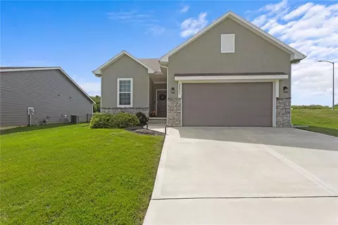 20921 W 190th Pl, Spring Hill, KS 66083