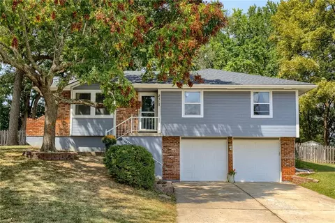 2317 SE 7th St, Blue Springs, MO 64014