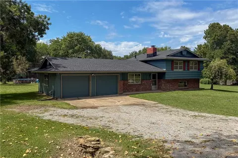 1757 E 1318 Rd, Lawrence, KS 66044