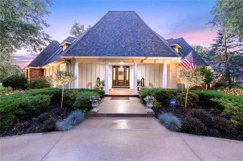 12854 Pembroke Cir, Leawood, KS 66209