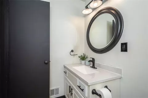 Bath - 4514 Strong Ave, Kansas City, KS 66106 photo 1 of 4
