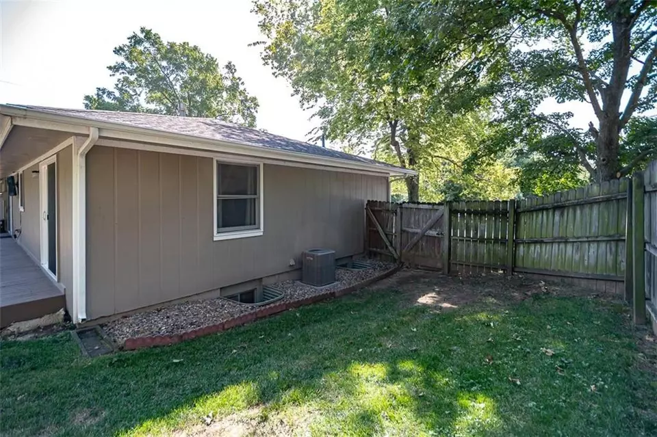 Exterior - 4514 Strong Ave, Kansas City, KS 66106 photo 14 of 19