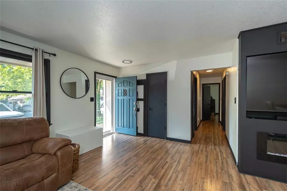 Entry Way - 4514 Strong Ave, Kansas City, KS 66106 photo 1 of 3