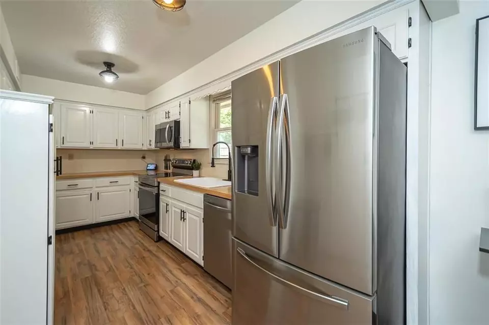 Kitchen - 4514 Strong Ave, Kansas City, KS 66106 photo 7 of 7