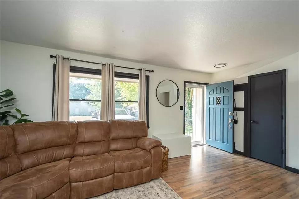 Entry Way - 4514 Strong Ave, Kansas City, KS 66106 photo 2 of 3