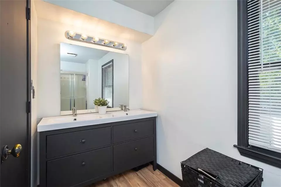 Bath - 4514 Strong Ave, Kansas City, KS 66106 photo 3 of 4