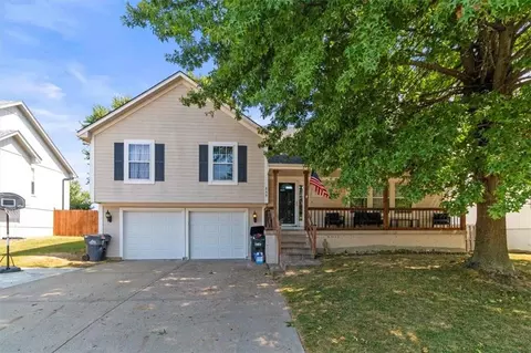 855 SW Ridgeview Dr, Grain Valley, MO 64029