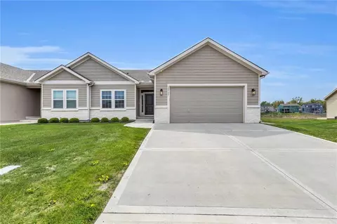 19707 W 196th St, Spring Hill, KS 66083