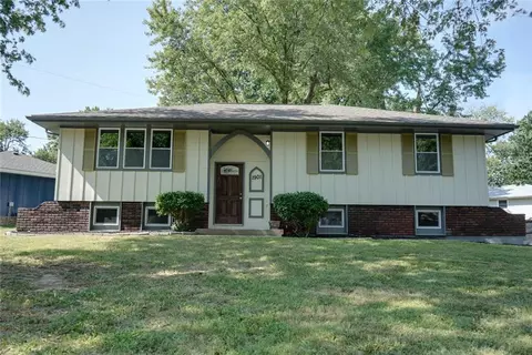 1901 SW Gladstone Dr, Blue Springs, MO 64014