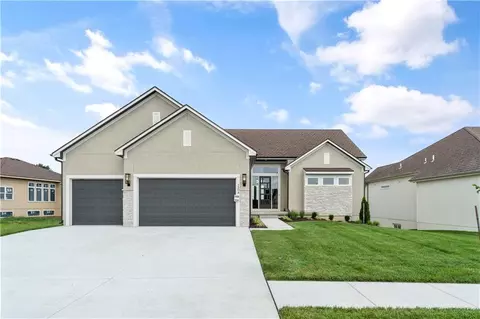 1504 NE Stewart Pl, Lees Summit, MO 64064