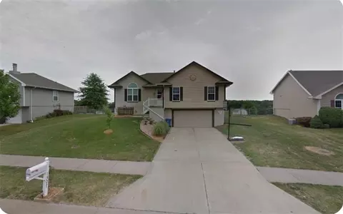 1307 Stonecrest Dr, Kearney, MO 64060