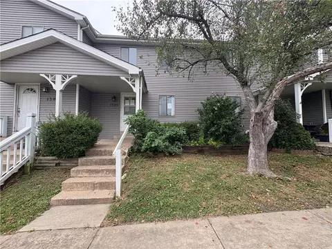 1305 E 123rd Ter #B, Olathe, KS 66061