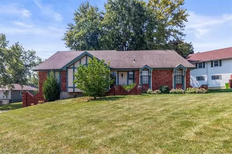 104 London Way Rd, Belton, MO 64012