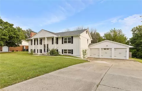 1406 Grandview Dr, Warrensburg, MO 64093
