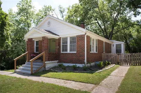 4820 Goodman St, Overland Park, KS 66203