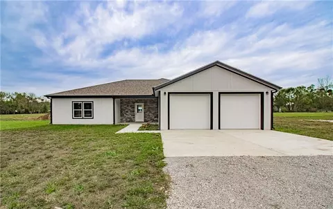 125 NW 171 Rd, Warrensburg, MO 64093