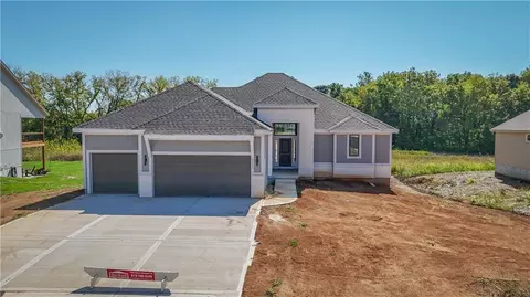 6115 Lewis Dr, Shawnee, KS 66226