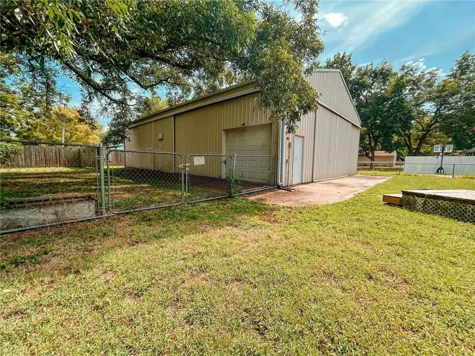 Exterior - 529 N 5th St, Lacygne, KS 66040 photo 2 of 4