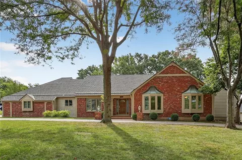 10329 Mohawk Ln, Leawood, KS 66206