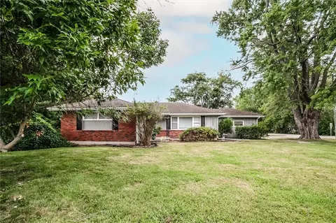 11601 E 75th St, Raytown, MO 64138