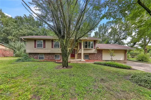 100 Meadow Ln, Coffeyville, KS 67337