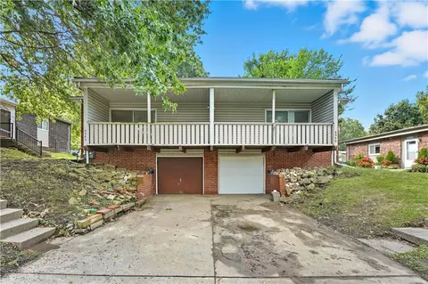 8340-8342 Grandview Ln, Overland Park, KS 66212