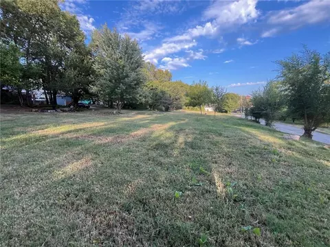 3816-3832 E 9th Ter, Kansas City, MO 64127