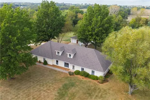 34808 E Pink Hill Rd, Grain Valley, MO 64029