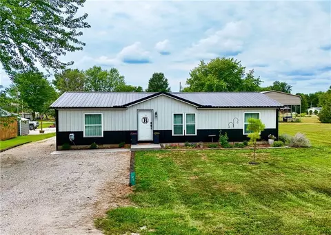 2126 Buckskin Dr, Linn Valley, KS 66040