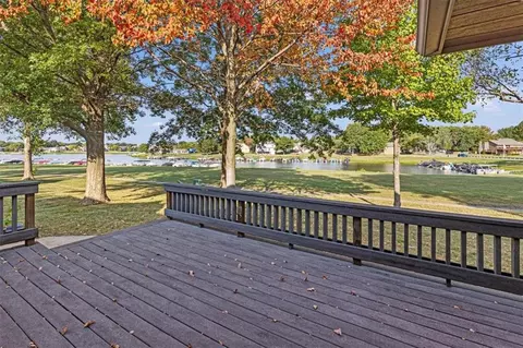 4064 SW Normandy Dr, Lees Summit, MO 64082