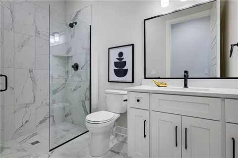 Bath - 9836 Shady Bend Rd, Lenexa, KS 66227 photo 3 of 4