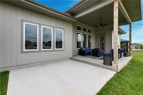 Exterior - 9836 Shady Bend Rd, Lenexa, KS 66227 photo 2 of 4