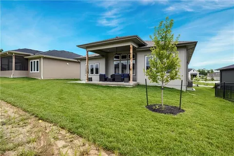 Exterior - 9836 Shady Bend Rd, Lenexa, KS 66227 photo 3 of 4