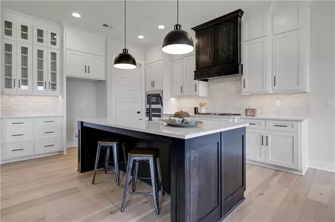 Kitchen - 9836 Shady Bend Rd, Lenexa, KS 66227 photo 2 of 4