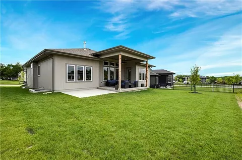 Exterior - 9836 Shady Bend Rd, Lenexa, KS 66227 photo 4 of 4