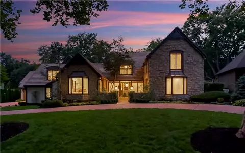 4969 W 88th St, Prairie Village, KS 66207