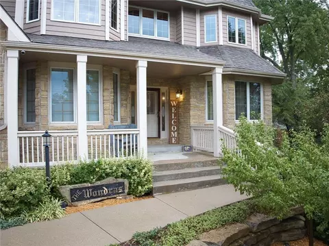 5204 Fox Chase Dr, Lawrence, KS 66049