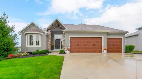 12001 W 164th St, Overland Park, KS 66221