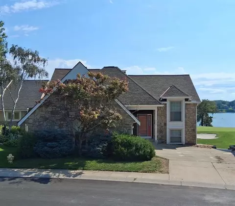 4910 NE Pebble Beach St, Lees Summit, MO 64064