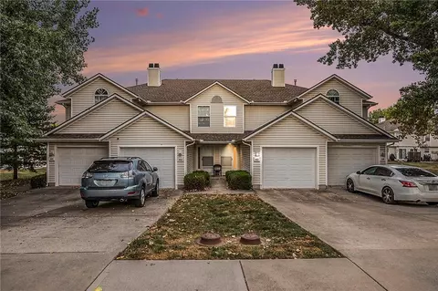 1412 SE Lexington Ave, Lees Summit, MO 64081